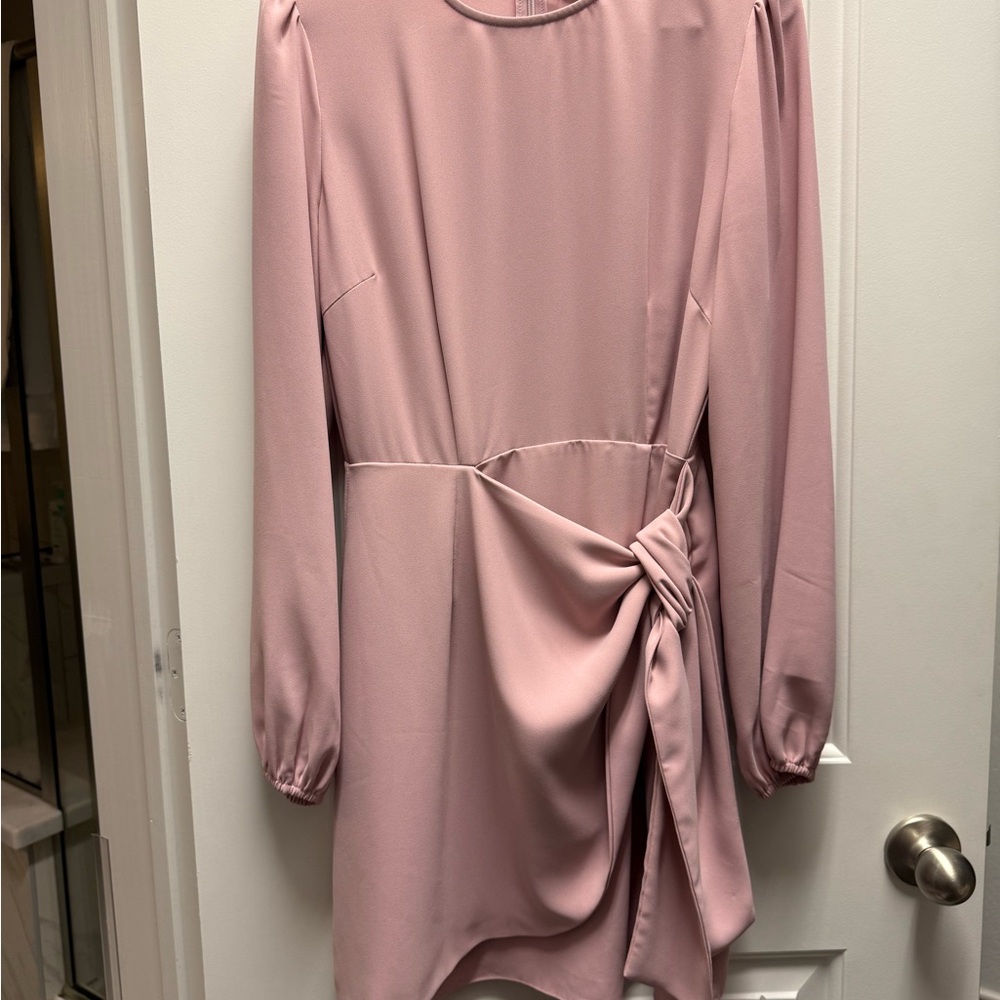 Elegant Pink Dress with Knot Detail